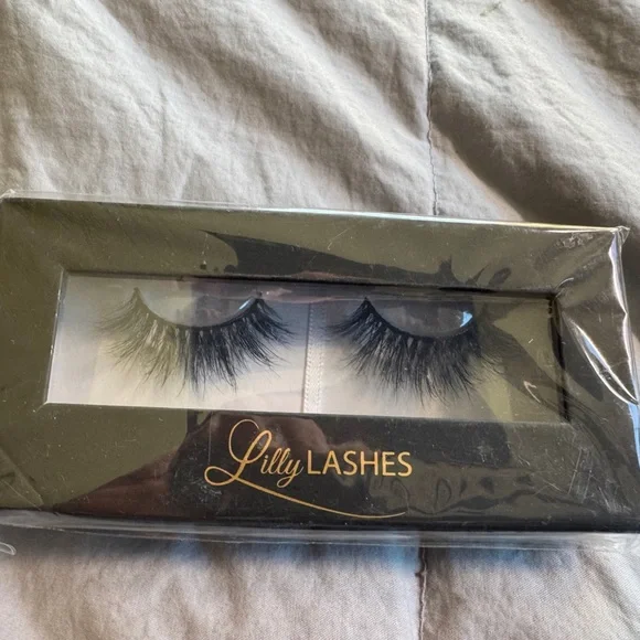 Lilly Lashes Miami - Picture 2 of 6